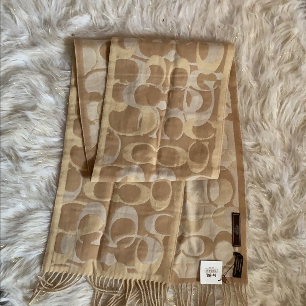 Coach Optic Signature Muffler (100% Merino Wool)
